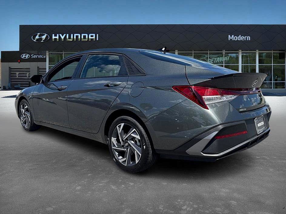 2025 Hyundai Elantra SEL Sport photo 4
