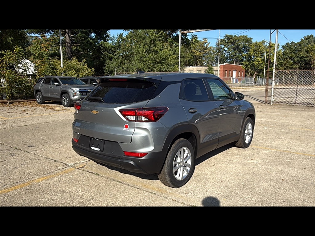 2026 Chevrolet Trailblazer LS photo 3