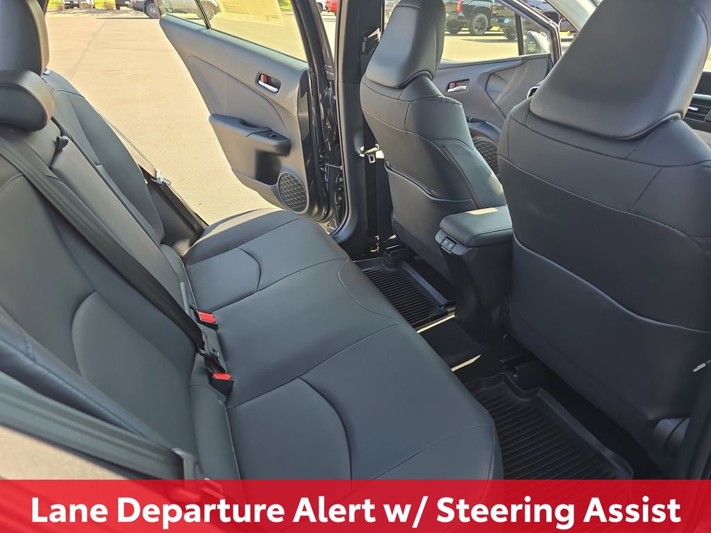2022 Toyota Prius XLE AWD-e photo 11