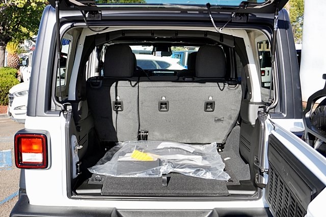 New 2026 Bright White Clear-Coat Exterior Paint Jeep Sport S image 18