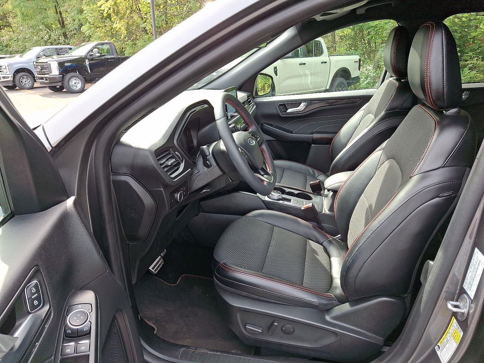 2023 Ford Escape ST-Line photo 13