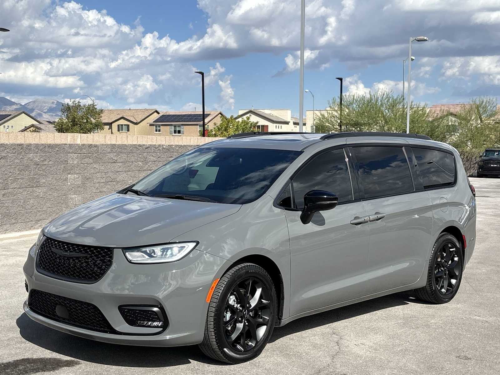 2023 Chrysler Pacifica Limited photo 5