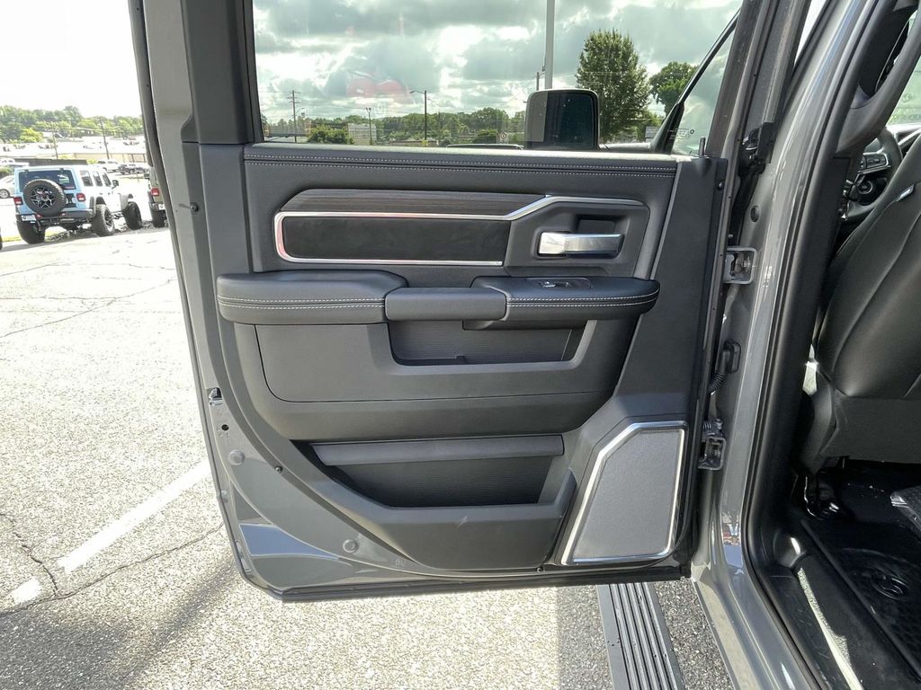 2025 Ram 2500 Laramie photo 19