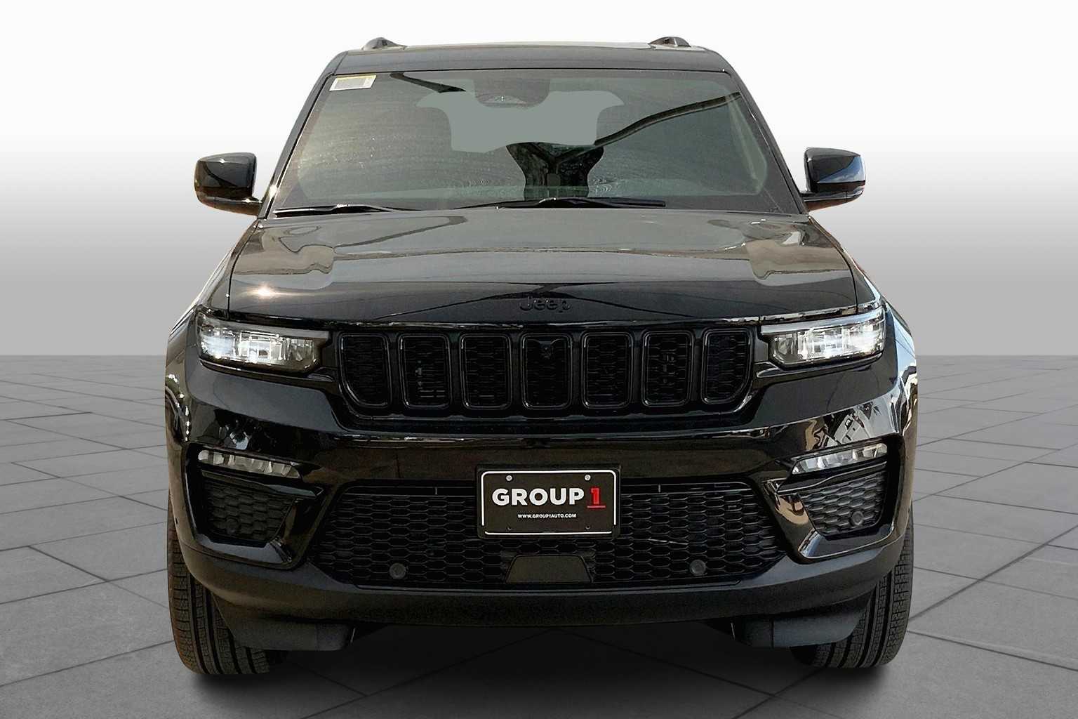2025 Jeep Grand Cherokee Limited photo 3