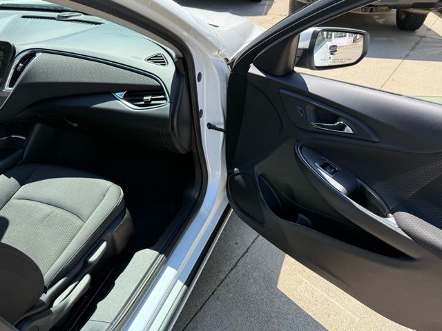 Used 2016 Iridescent Pearl Tricoat Chevrolet LT image 18