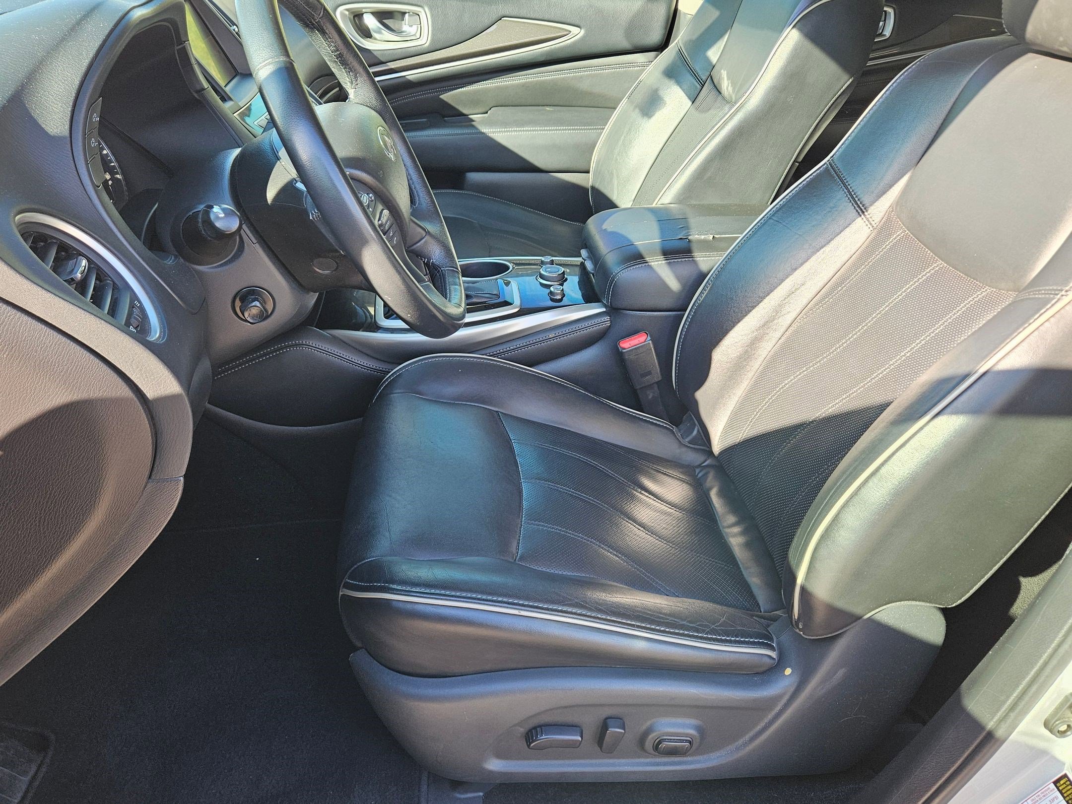 2017 Infiniti QX60 Base photo 14