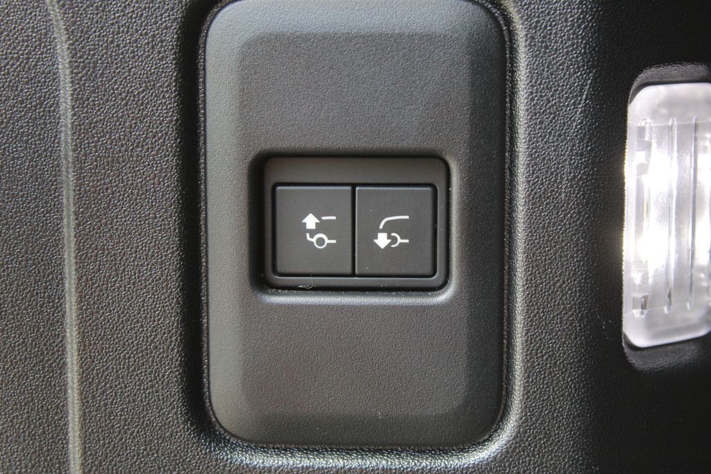 2024 Land Rover Defender 90 X-Dynamic SE photo 12