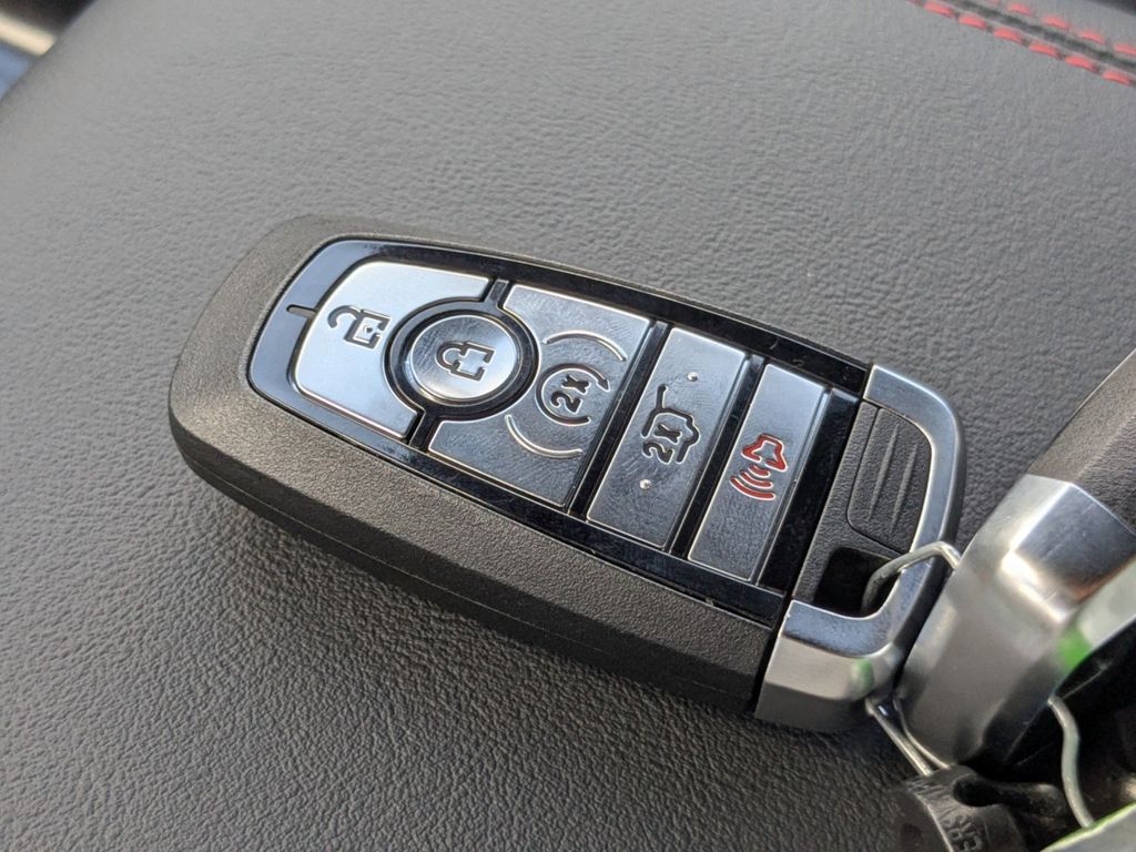 2025 Ford Explorer ST-Line photo 30