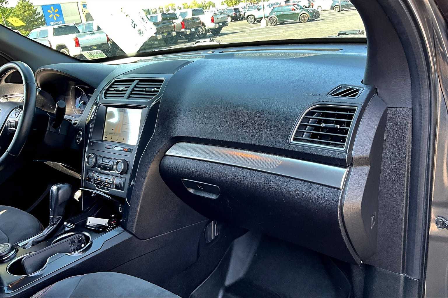 2019 Ford Explorer XLT photo 12