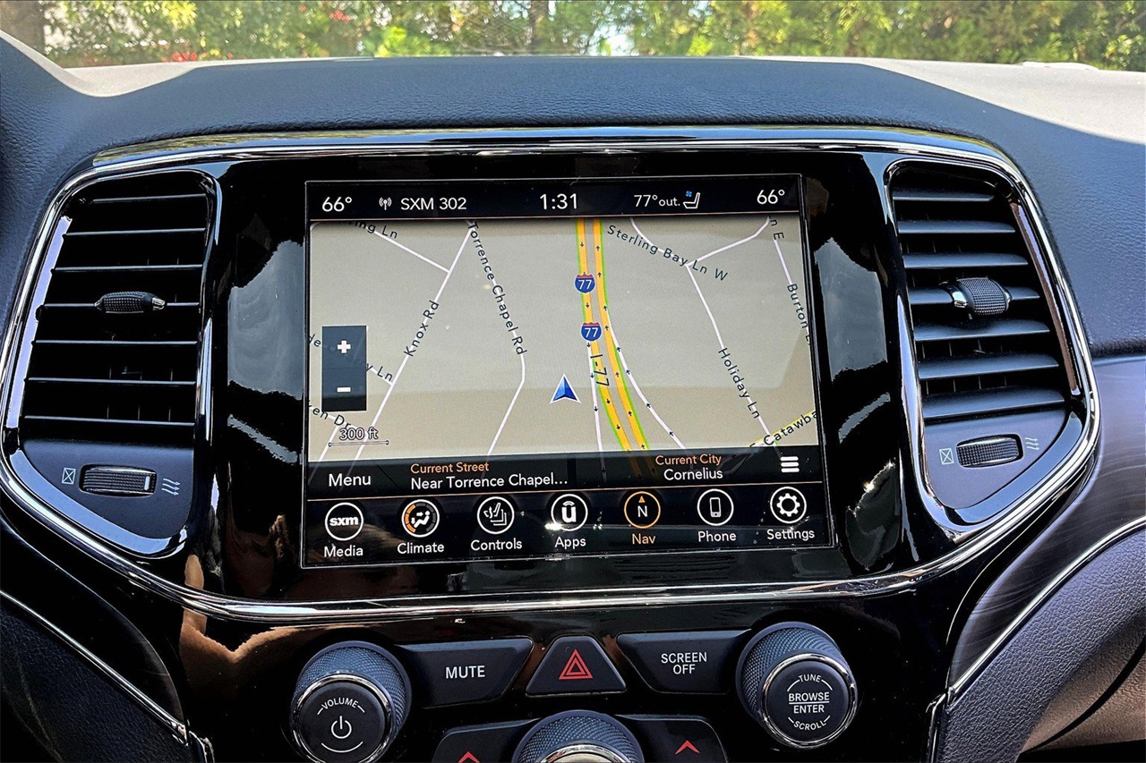 2021 Jeep Grand Cherokee Anniversary Edition photo 17
