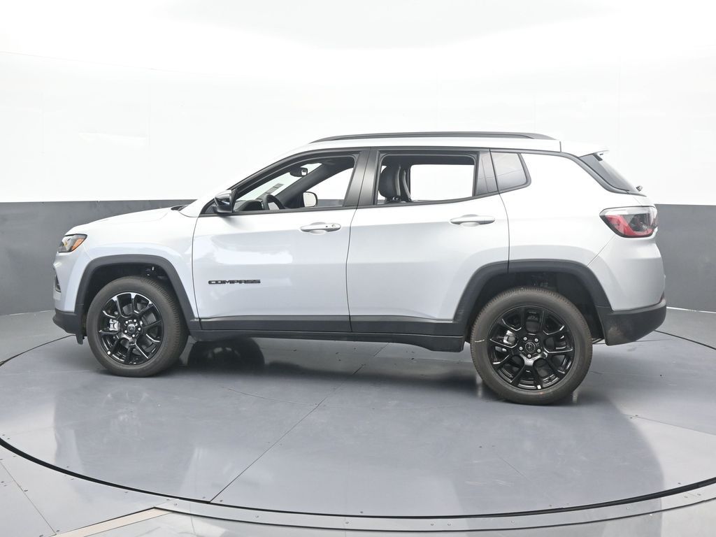 2026 Jeep Compass Latitude Altitude photo 3