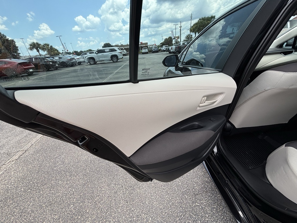 2025 Toyota Corolla LE photo 13