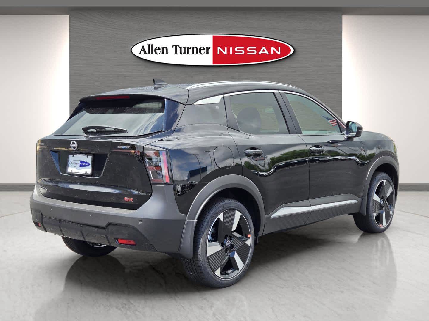 2025 Nissan Kicks SR photo 4