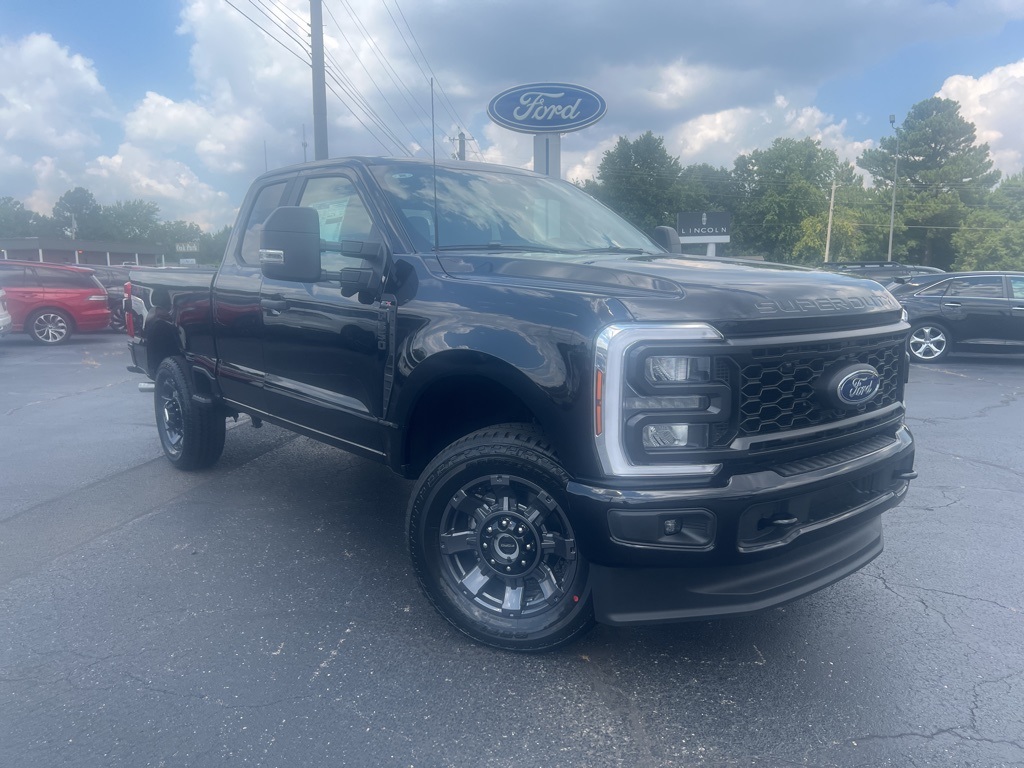 2026 Ford F-350 Super Duty XL's photo