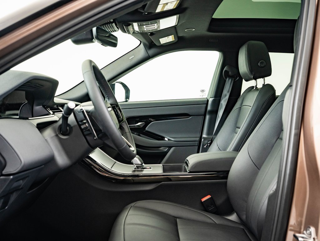 2026 Land Rover Range Rover Evoque Dynamic SE photo 18