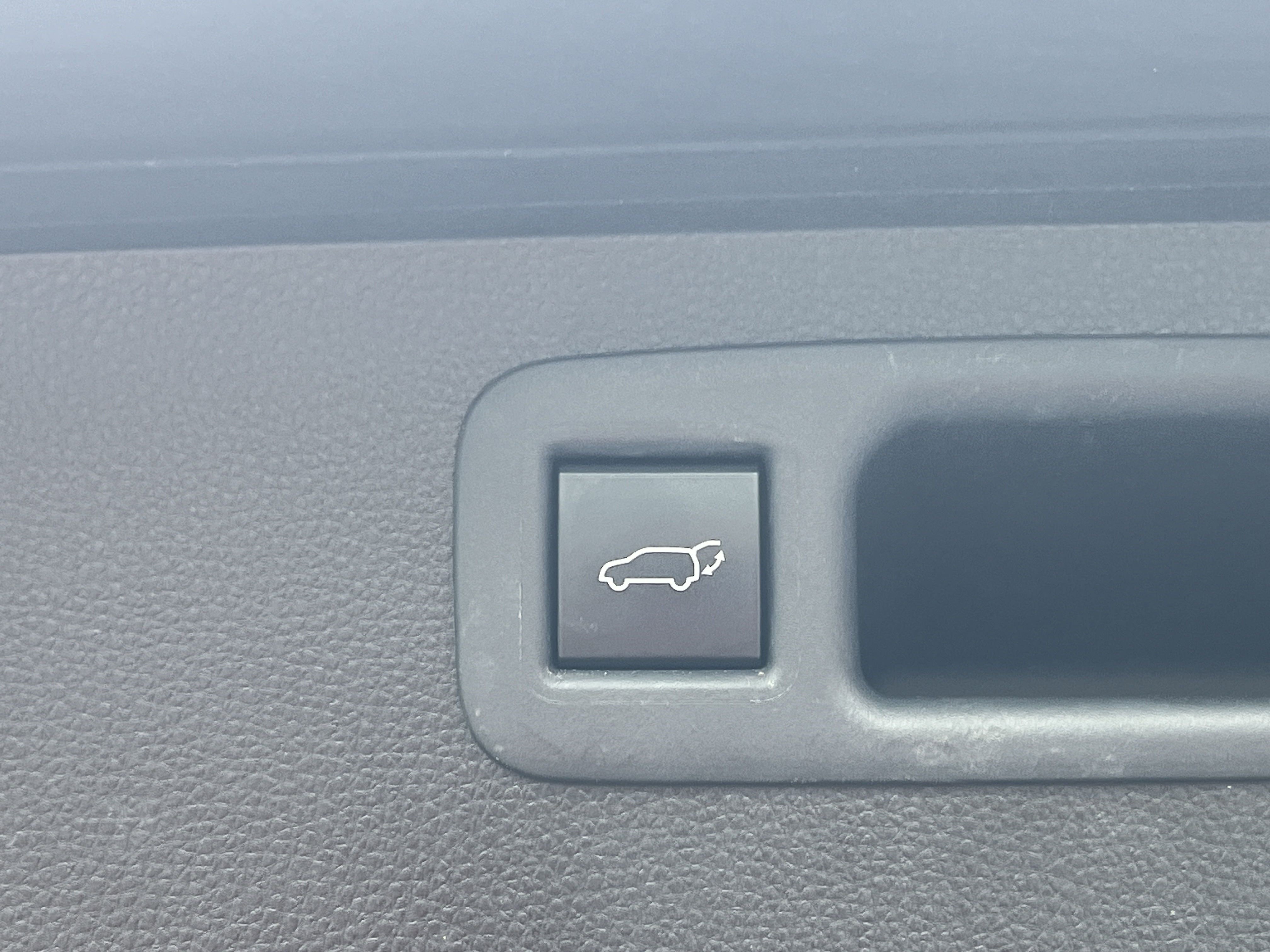 2020 Toyota Highlander Hybrid Limited photo 9