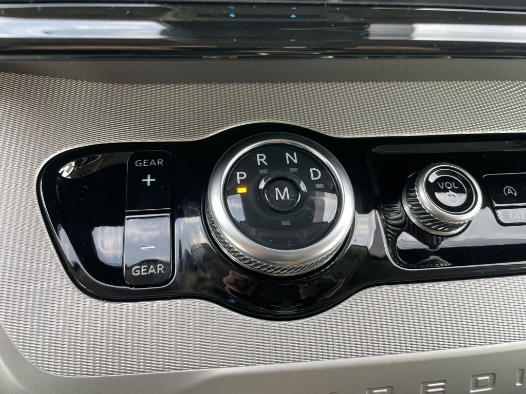 2025 Ford Expedition photo 9