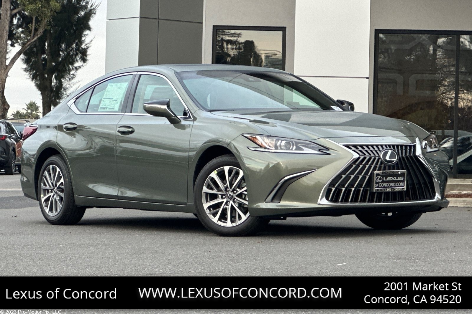 2025 Lexus ES 350's photo