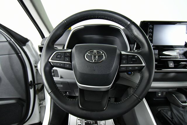 2022 Toyota Highlander XLE photo 2
