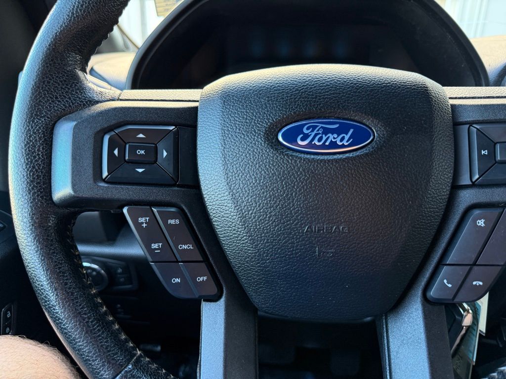 2016 Ford F-150 XLT photo 23