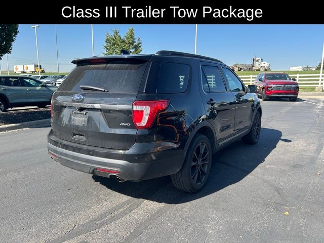 2017 Ford Explorer XLT photo 2