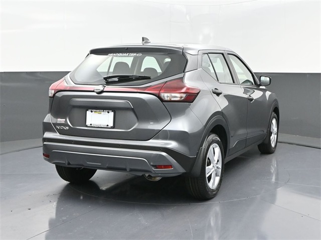 2025 Nissan Kicks Play S photo 2