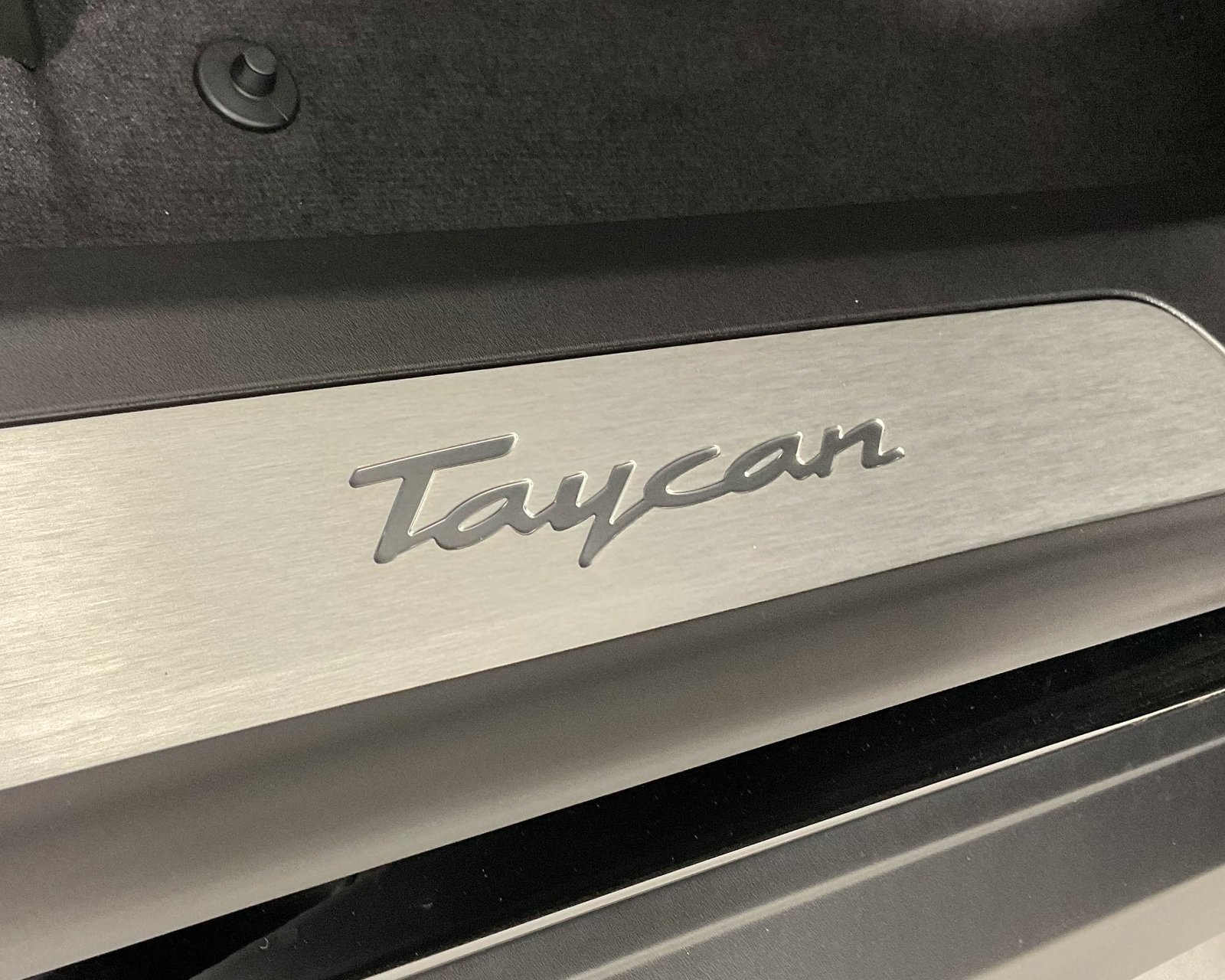 2025 Porsche Taycan photo 20