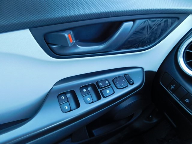 2022 Hyundai Kona SEL photo 23