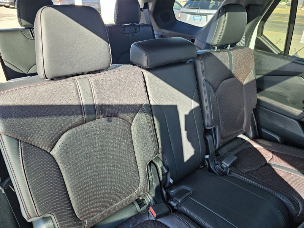 2025 Honda Pilot Black Edition photo 16