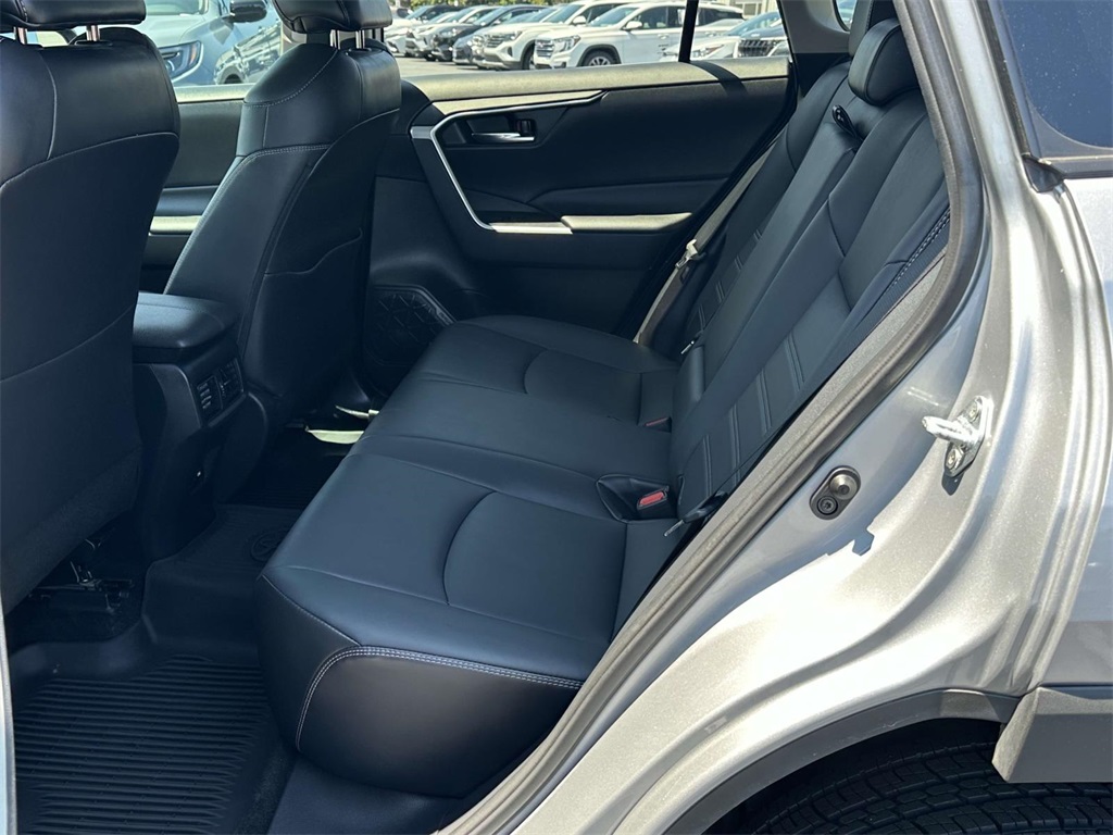 2021 Toyota RAV4 XLE Premium photo 9