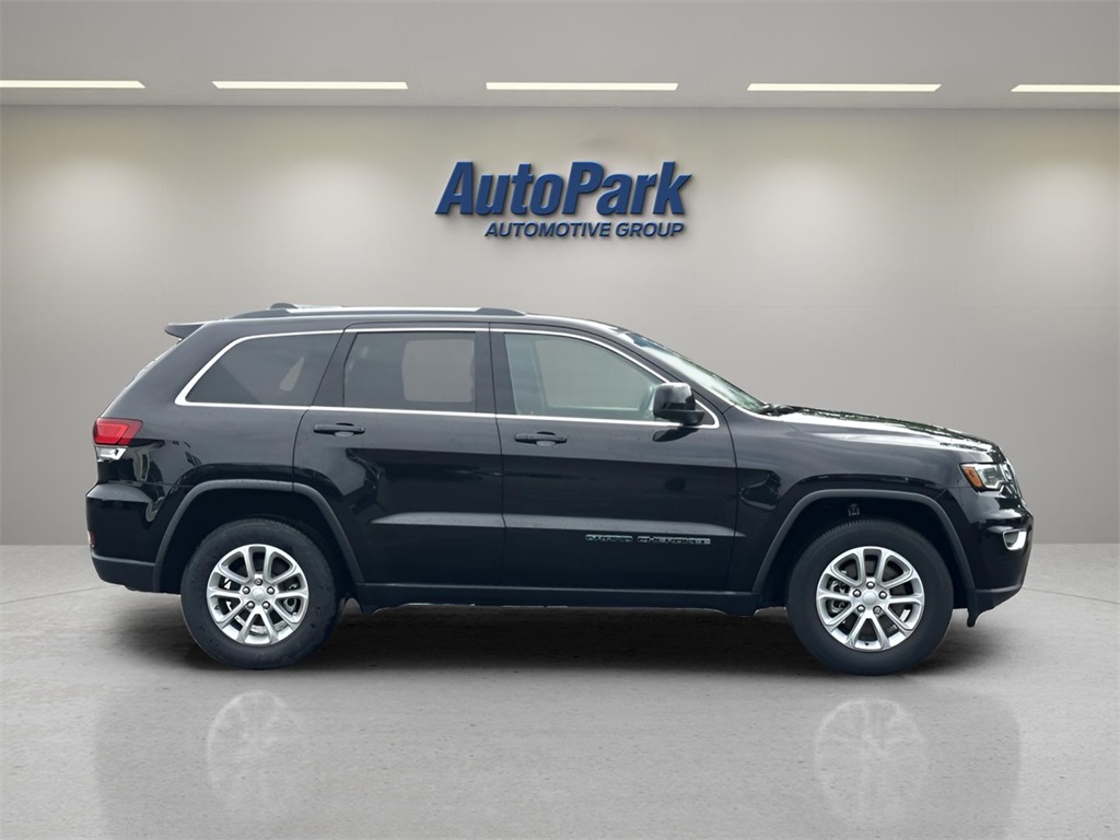 2021 Jeep Grand Cherokee Laredo X photo 3