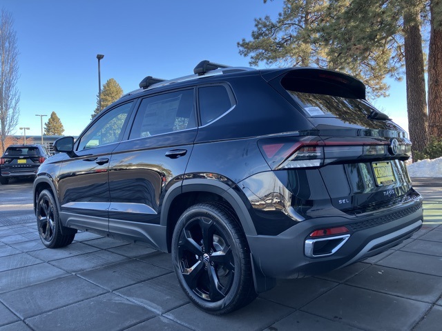 2025 Volkswagen Taos SEL photo 4
