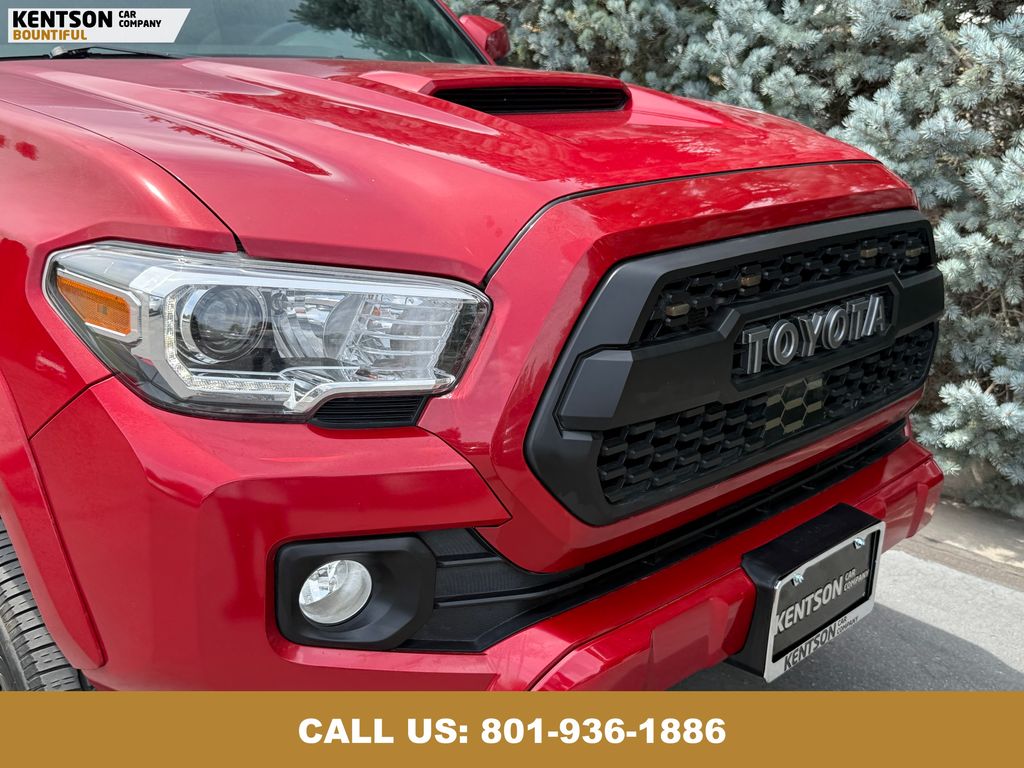 2021 Toyota Tacoma TRD Sport photo 14