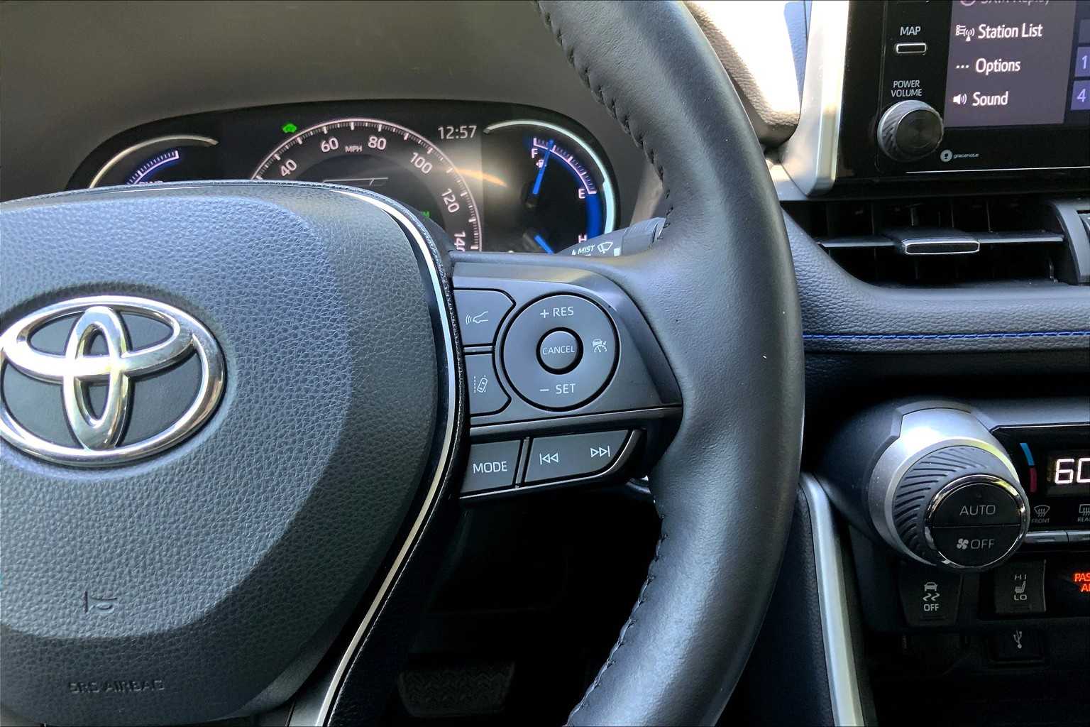 2021 Toyota RAV4 Hybrid XSE photo 19
