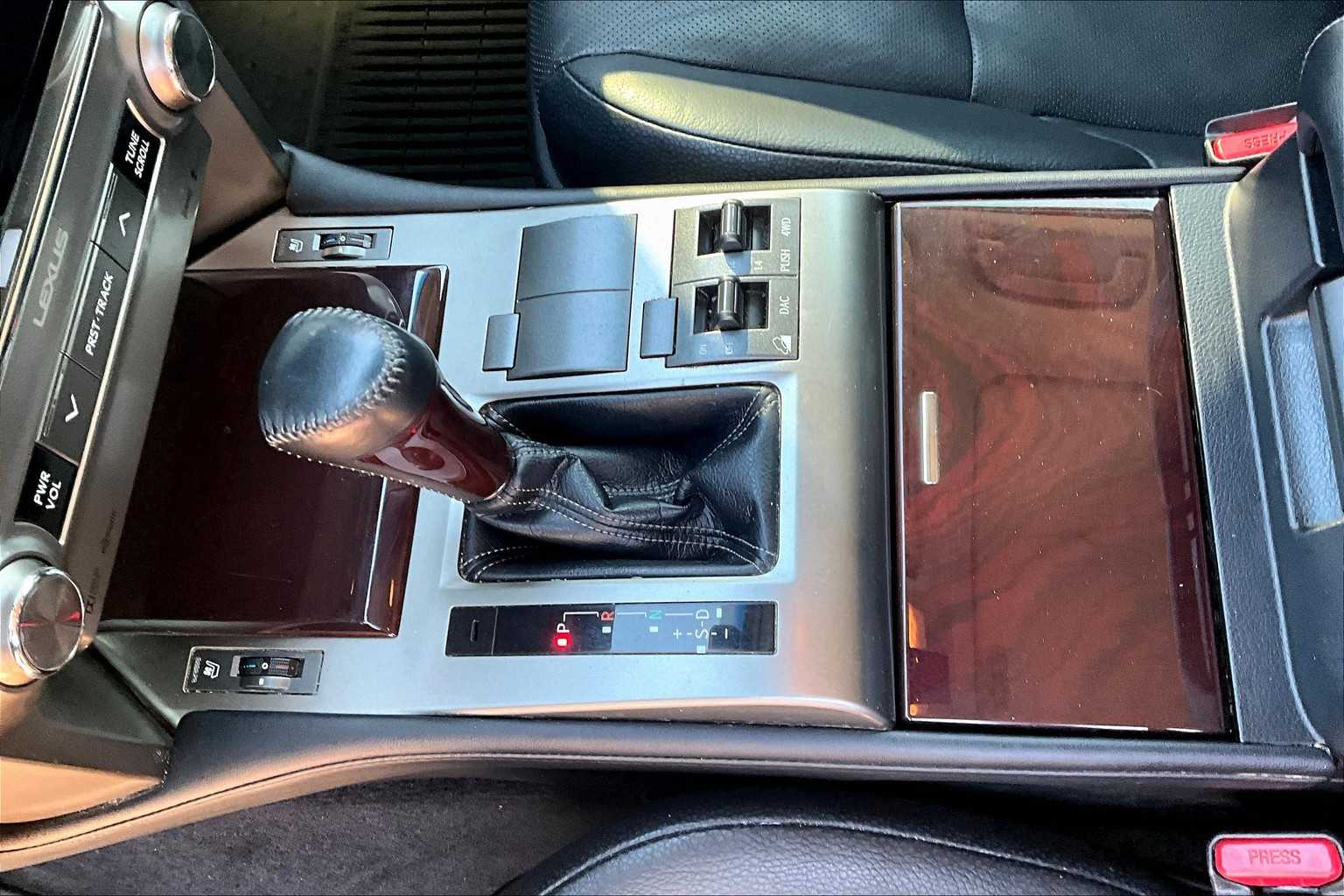 2017 Lexus GX 460 Premium photo 15