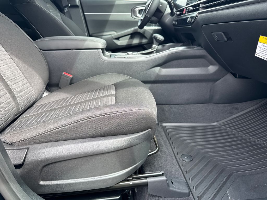 2026 Kia Sorento LX photo 13