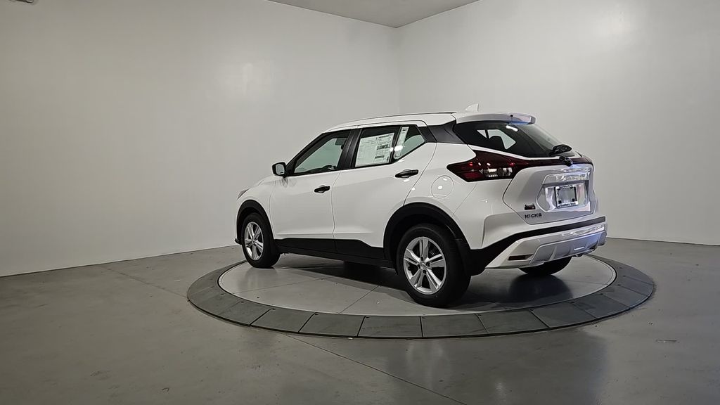 2025 Nissan Kicks Play S photo 3