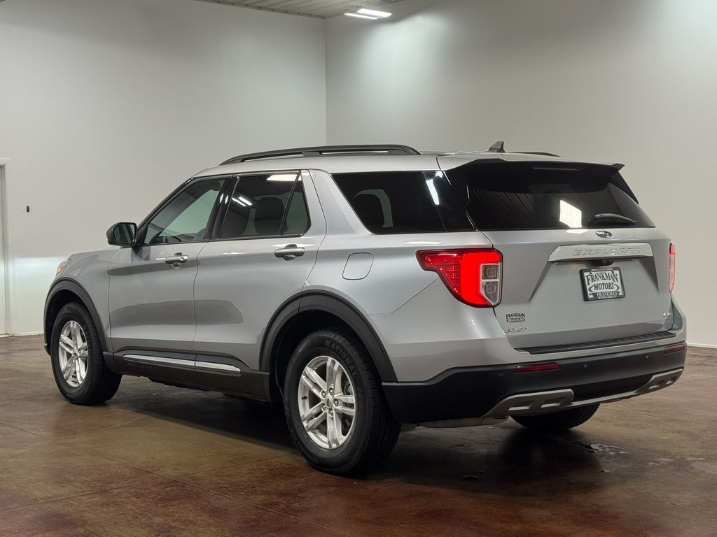 2023 Ford Explorer XLT photo 2