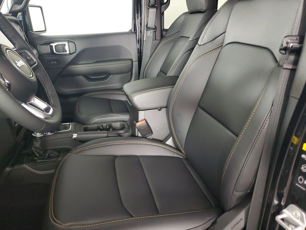 2025 Jeep Wrangler Sahara photo 11