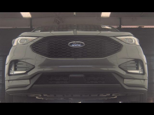 2022 Ford Edge ST photo 2