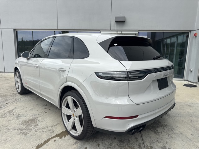 2022 Porsche Cayenne Platinum Edition photo 5