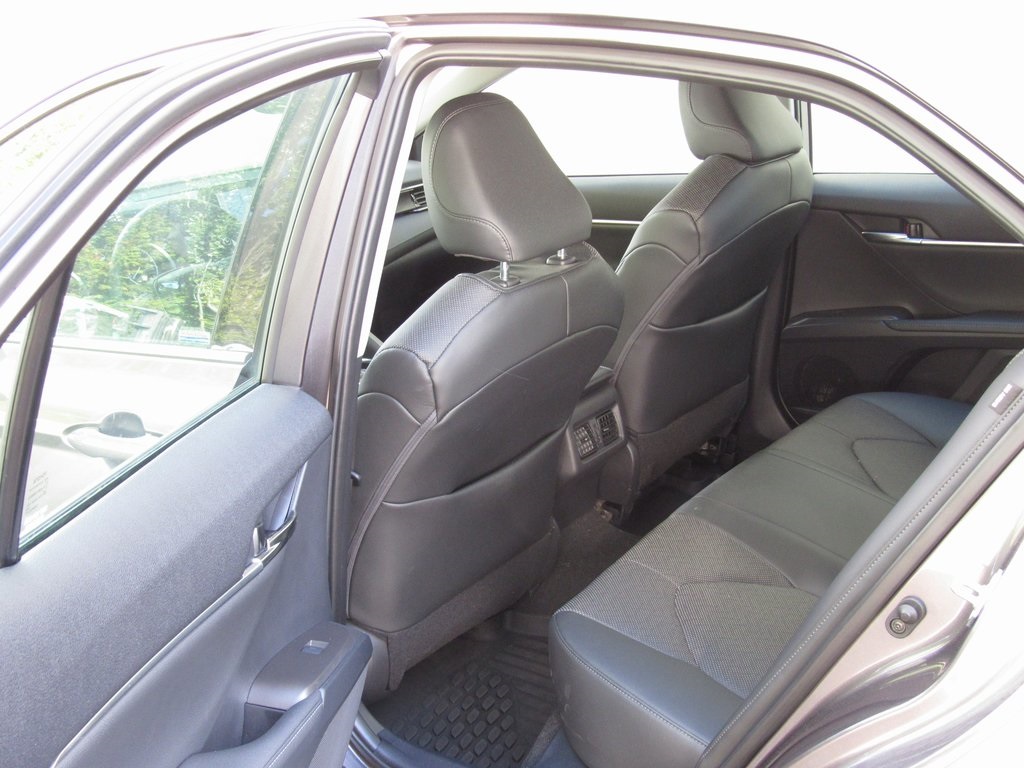 2022 Toyota Camry XLE photo 9