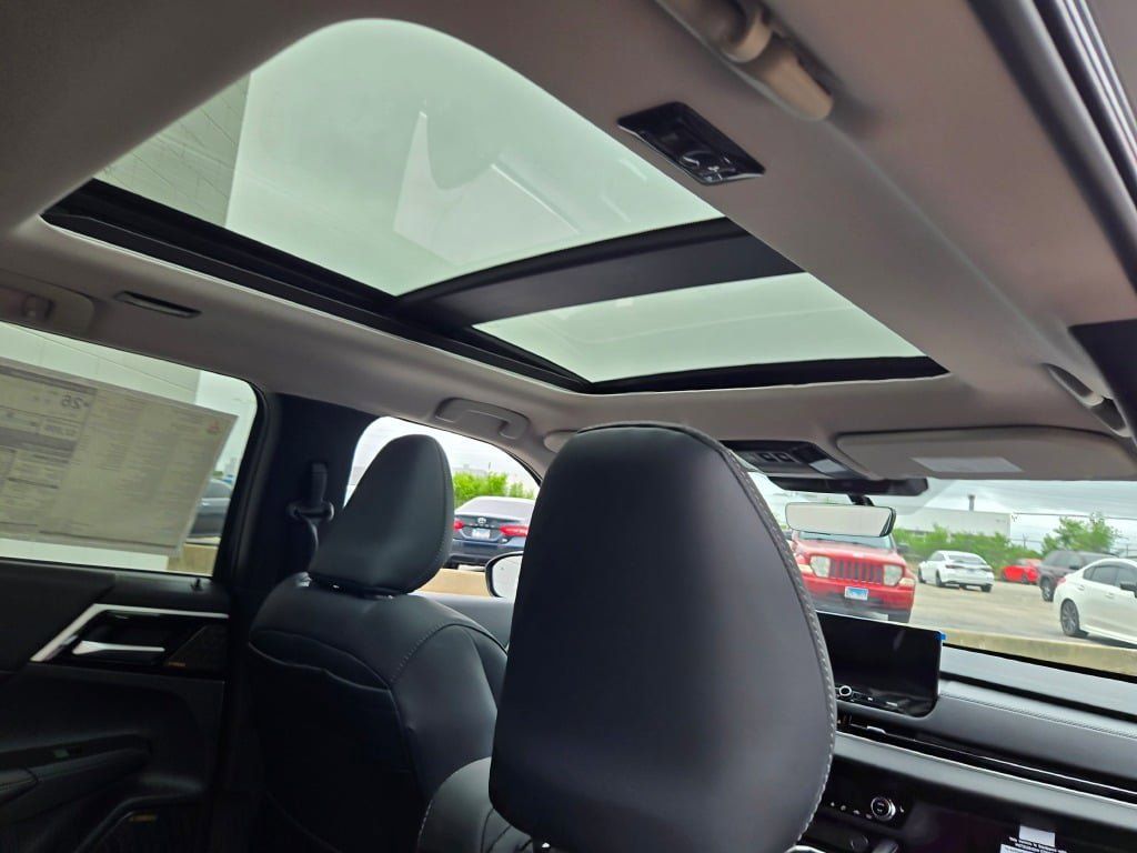 2025 Mitsubishi Outlander SE photo 19