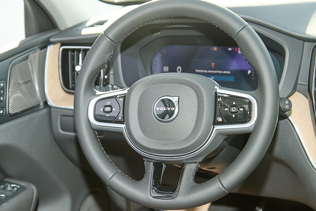 2026 VOLVO XC60 - Image 22