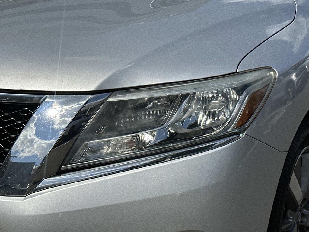 2014 Nissan Pathfinder Platinum photo 2