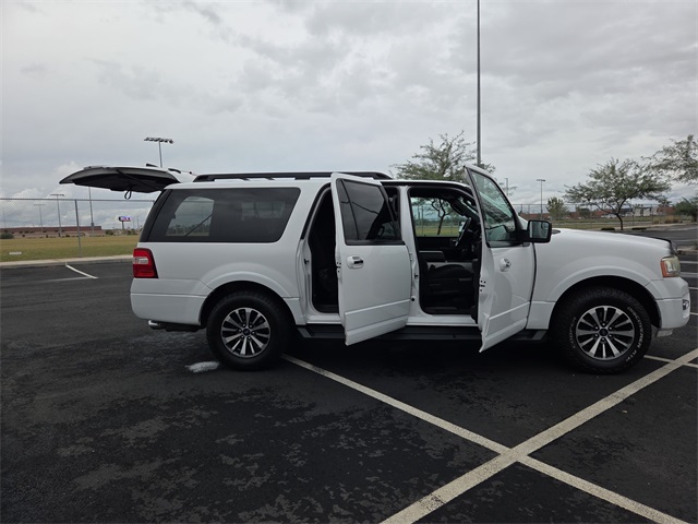 2015 Ford Expedition EL XLT photo 2