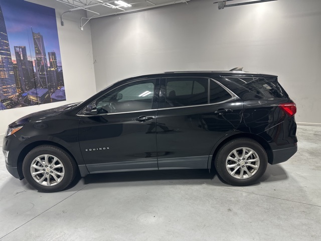 2018 Chevrolet Equinox LT photo 2
