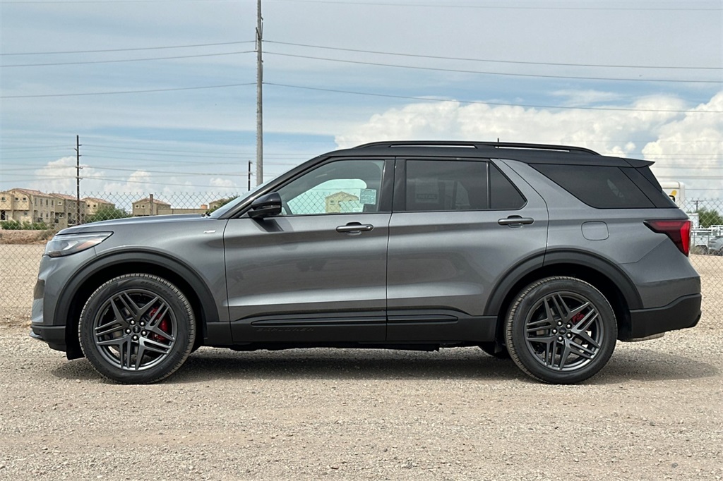 2025 Ford Explorer ST-Line photo 7