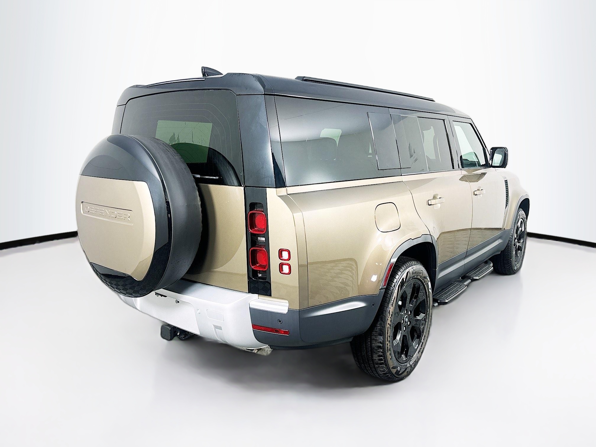 2025 Land Rover Defender 130 S photo 5