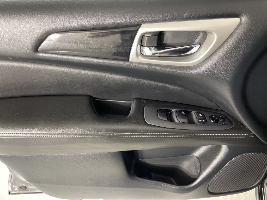 2020 Nissan Pathfinder S photo 12